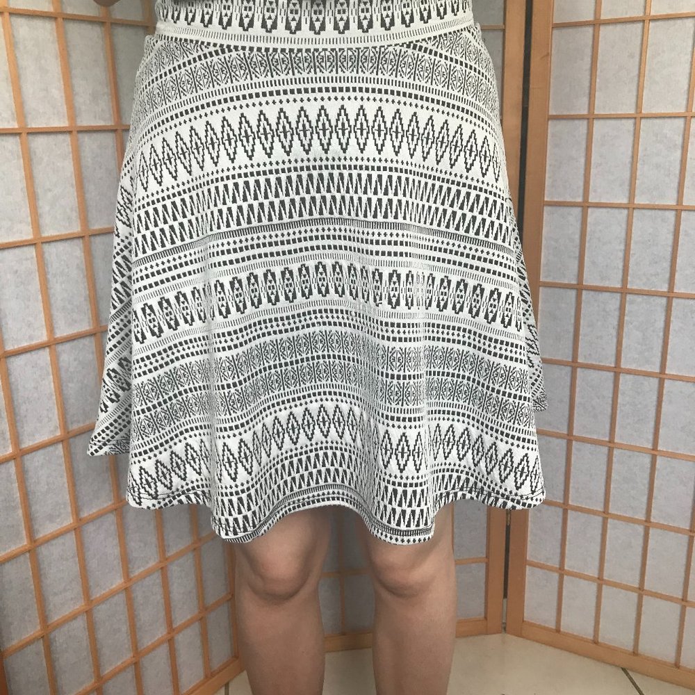 Black and White Patterned A-Line Skirt (Med)